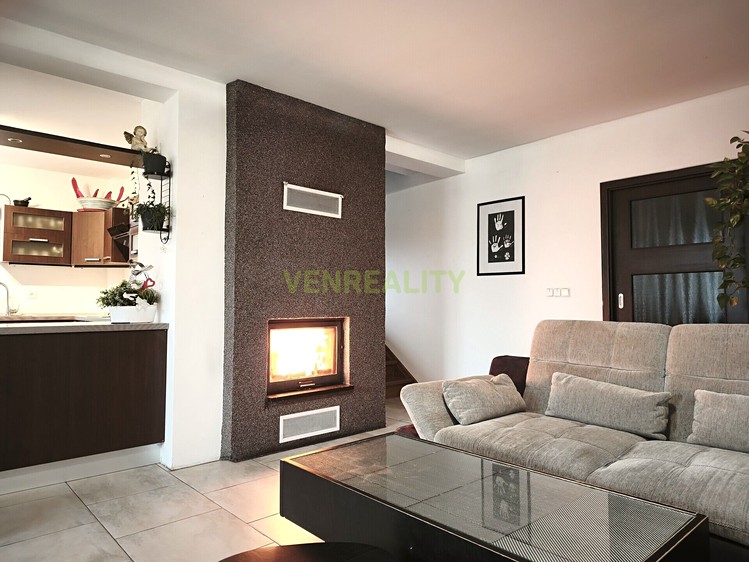 Prodej rodinného domu 182 m², pozemek 679 m² - foto 5
