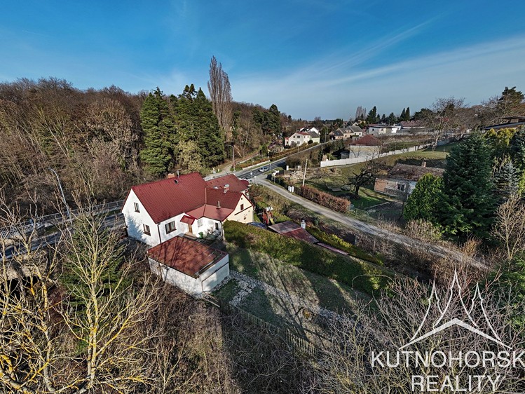 Prodej rodinného domu 148 m², pozemek 378 m² - foto 1