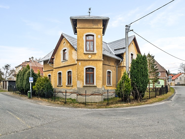 Prodej rodinného domu 329 m², pozemek 687 m² - foto 1