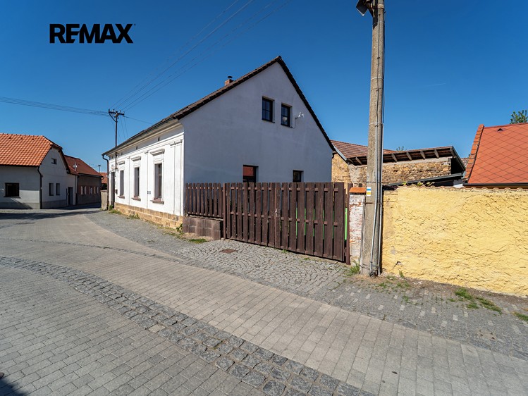 Prodej rodinného domu 220 m², pozemek 312 m² - foto 2