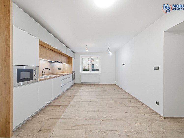 Prodej rodinného domu 242 m², pozemek 163 m² - foto 4