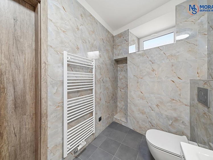 Prodej rodinného domu 242 m², pozemek 163 m² - foto 8