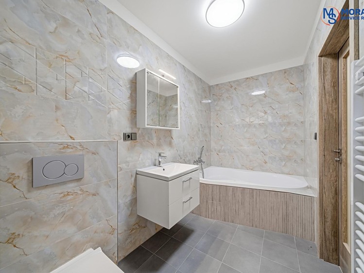 Prodej rodinného domu 242 m², pozemek 163 m² - foto 7