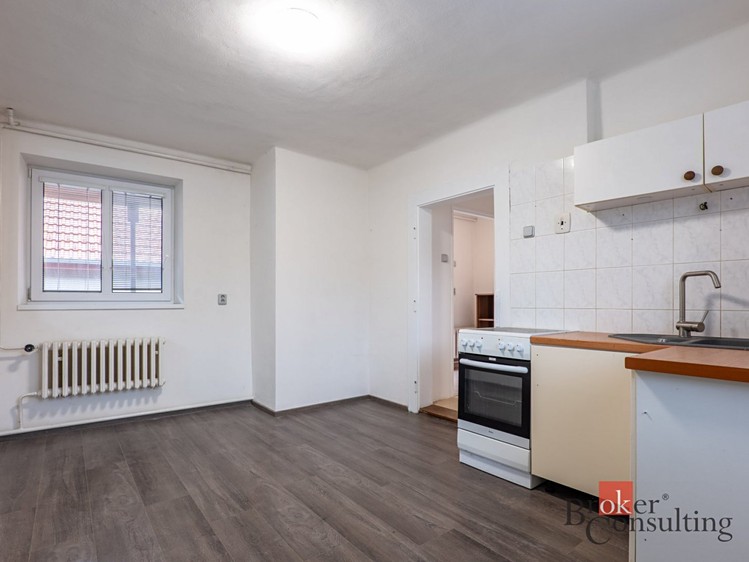 Prodej rodinného domu 144 m², pozemek 699 m² - foto 4