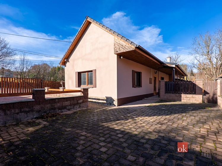 Prodej rodinného domu 144 m², pozemek 699 m² - foto 1