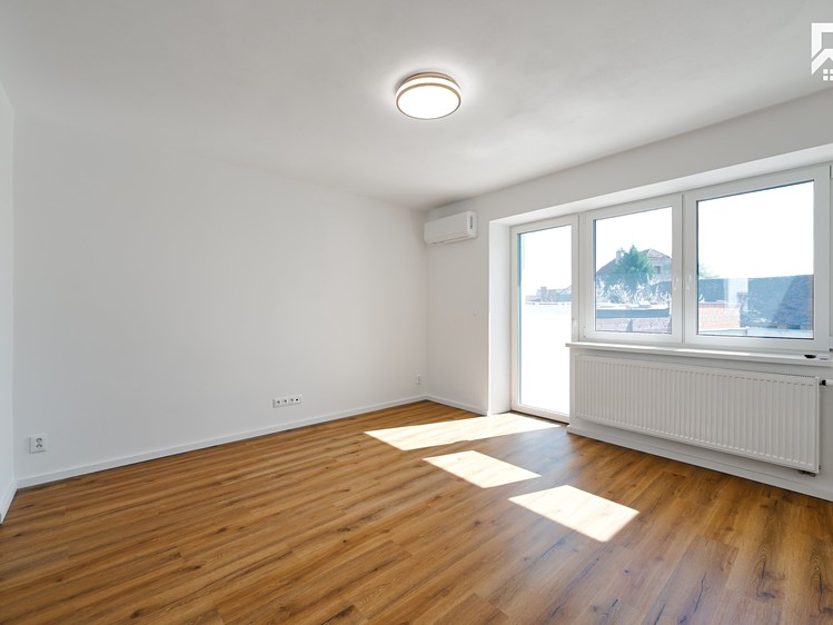 Prodej rodinného domu 170 m², pozemek 202 m² - foto 3