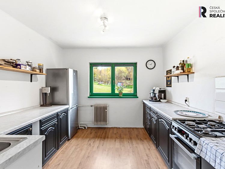 Prodej rodinného domu 260 m², pozemek 1 365 m² - foto 2