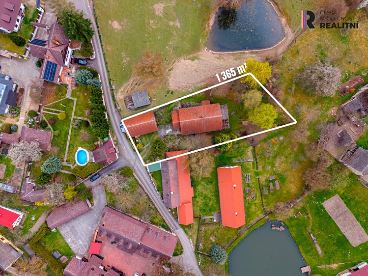 Prodej rodinného domu 260 m², pozemek 1 365 m² - foto 4