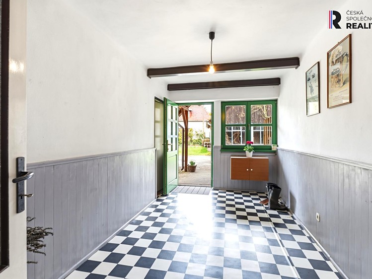 Prodej rodinného domu 260 m², pozemek 1 365 m² - foto 6
