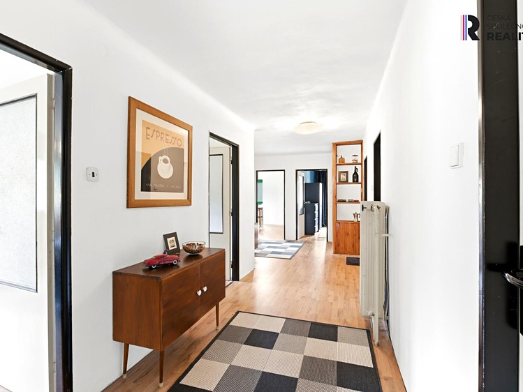 Prodej rodinného domu 260 m², pozemek 1 365 m² - foto 8