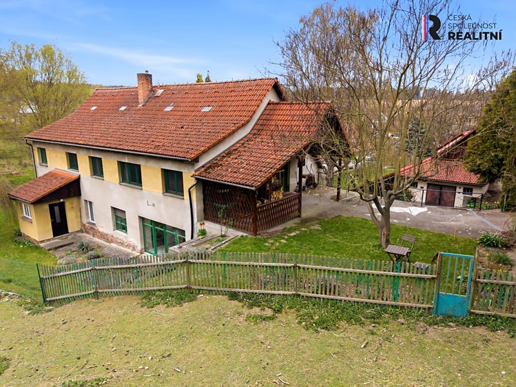 Prodej rodinného domu 260 m², pozemek 1 365 m² - foto 5