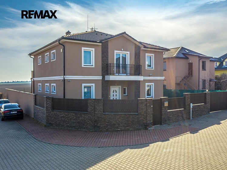 Prodej rodinného domu 320 m², pozemek 587 m² - foto 8