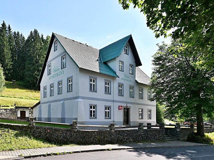 Prodej vícegeneračního domu 560 m², pozemek 10 509 m² - foto 2