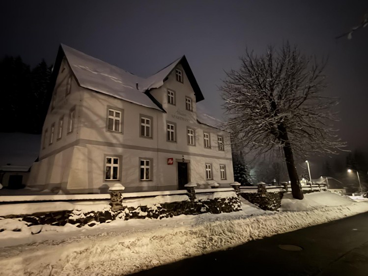 Prodej vícegeneračního domu 560 m², pozemek 10 509 m² - foto 7