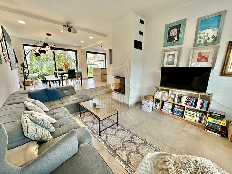 Prodej rodinného domu 212 m², pozemek 654 m² - foto 6