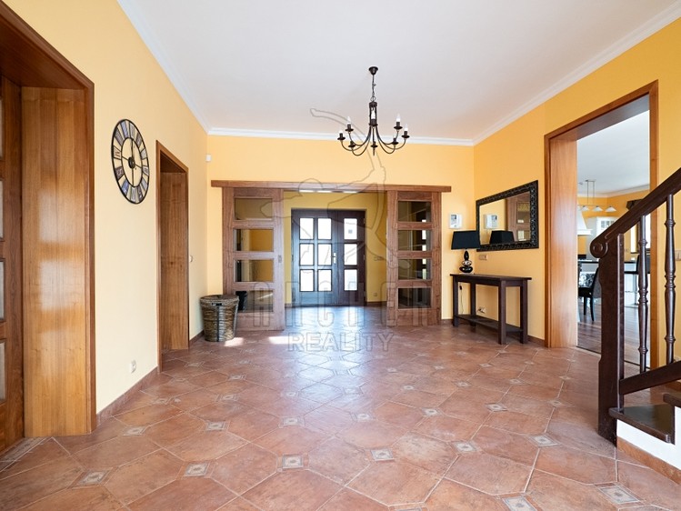 Prodej rodinného domu 308 m², pozemek 1 226 m² - foto 7