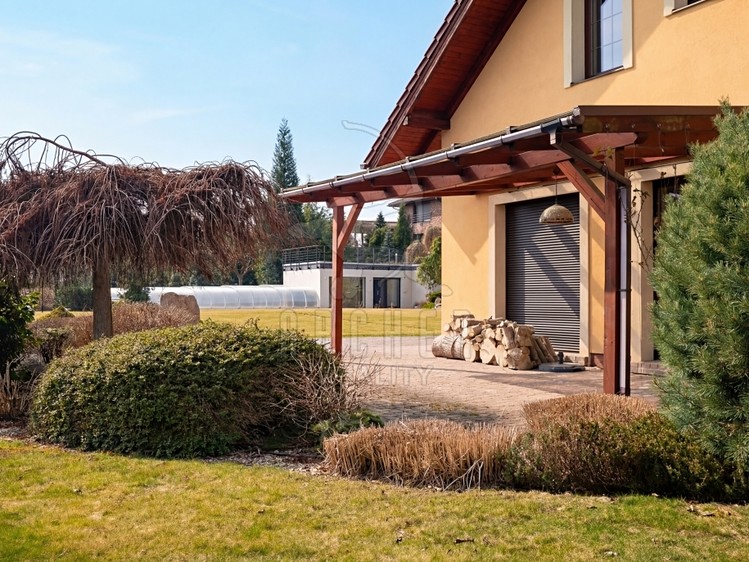 Prodej rodinného domu 308 m², pozemek 1 226 m² - foto 8