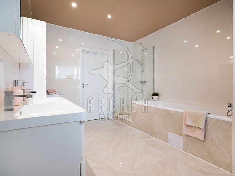 Prodej rodinného domu 180 m², pozemek 1 632 m² - foto 3