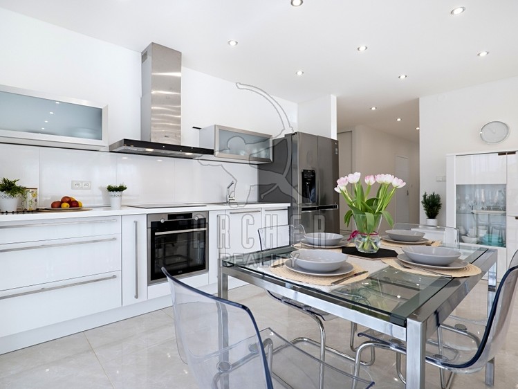 Prodej rodinného domu 180 m², pozemek 1 632 m² - foto 2