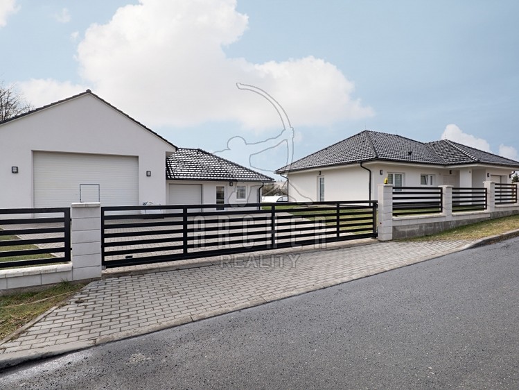 Prodej rodinného domu 180 m², pozemek 1 632 m² - foto 1