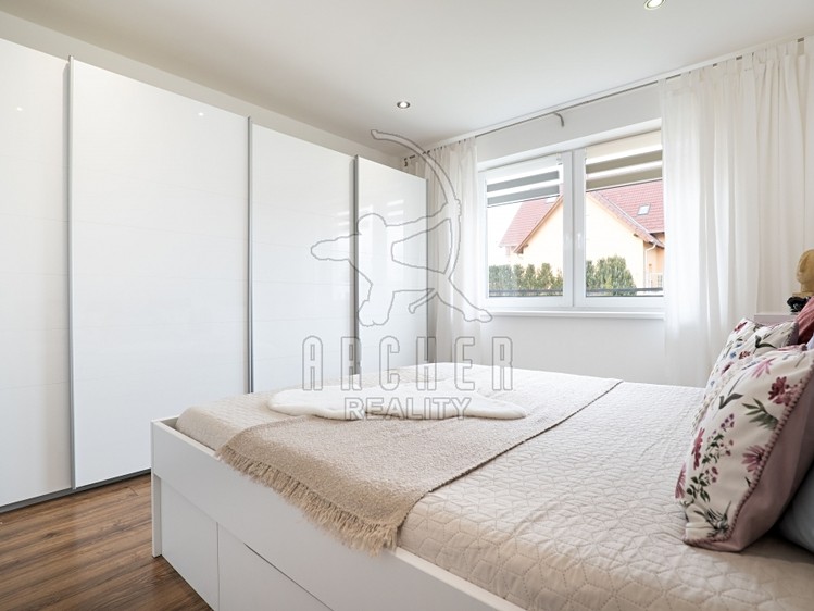 Prodej rodinného domu 180 m², pozemek 1 632 m² - foto 7