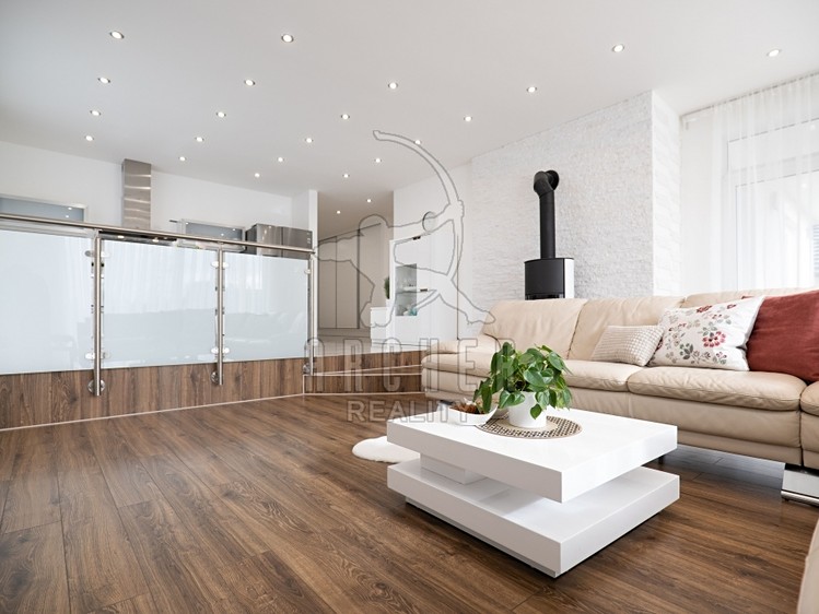 Prodej rodinného domu 180 m², pozemek 1 632 m² - foto 5