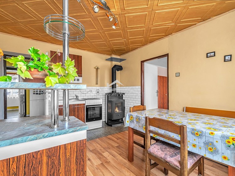 Prodej rodinného domu 140 m², pozemek 1 036 m² - foto 2