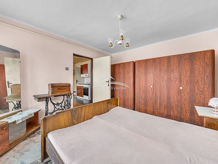 Prodej rodinného domu 140 m², pozemek 1 036 m² - foto 7