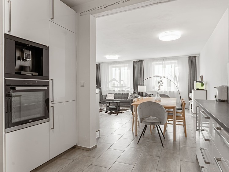 Prodej rodinného domu 480 m², pozemek 1 454 m² - foto 4