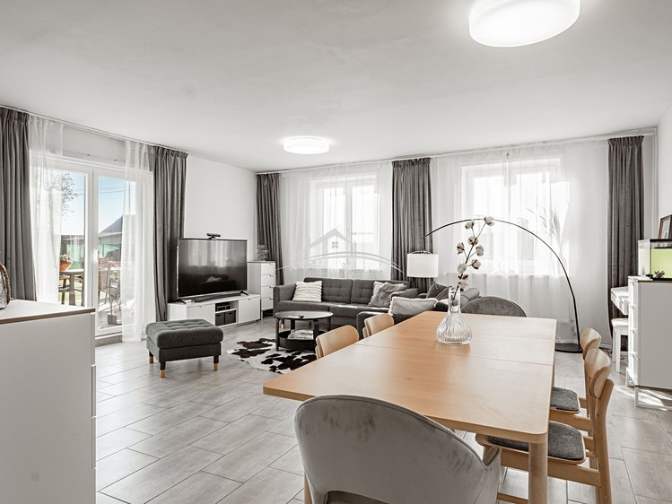 Prodej rodinného domu 480 m², pozemek 1 454 m² - foto 2