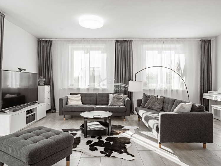 Prodej rodinného domu 480 m², pozemek 1 454 m² - foto 3