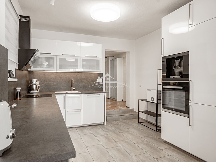 Prodej rodinného domu 480 m², pozemek 1 454 m² - foto 7