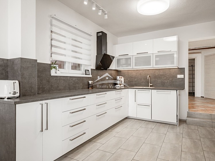 Prodej rodinného domu 480 m², pozemek 1 454 m² - foto 8