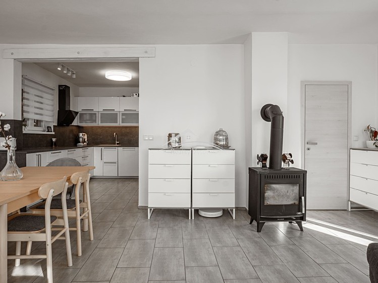 Prodej rodinného domu 480 m², pozemek 1 454 m² - foto 6