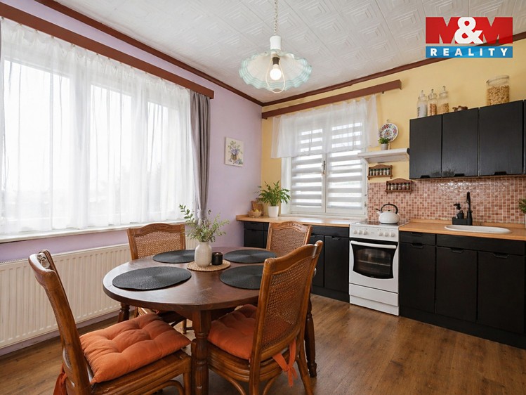 Prodej rodinného domu 120 m², pozemek 673 m² - foto 2