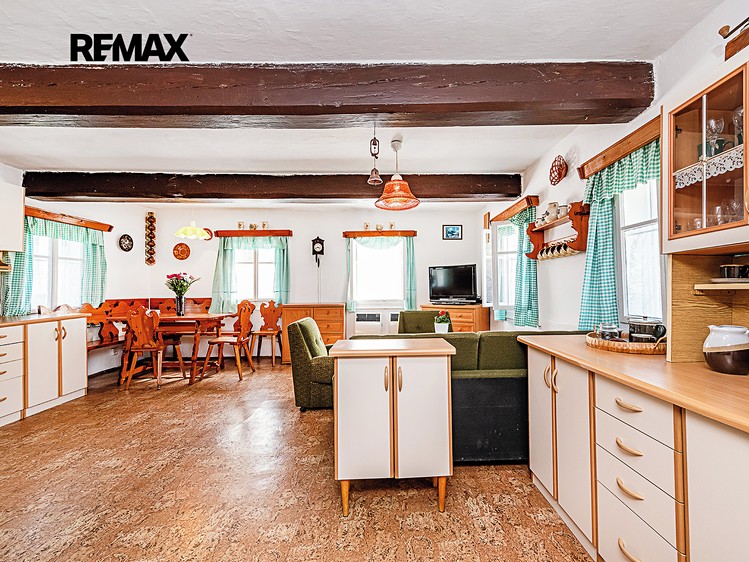 Prodej  rodinného domu 215 m², pozemek 2 143 m² - foto 5