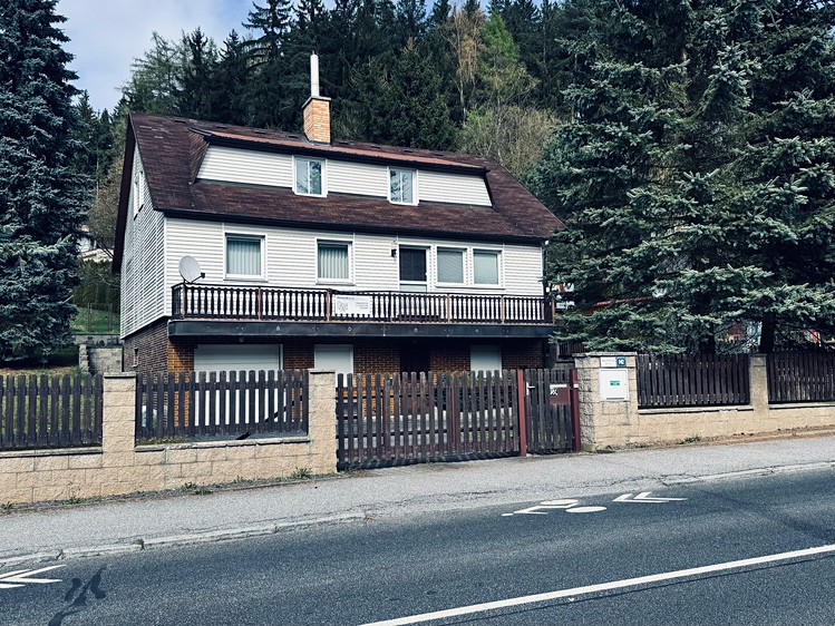 Prodej rodinného domu 200 m², pozemek 1 312 m² - foto 1
