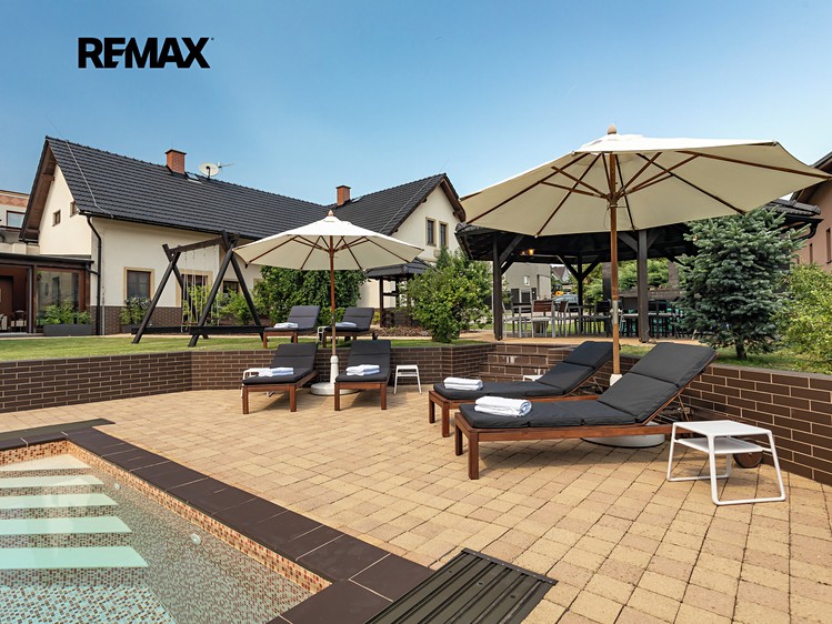 Prodej vícegeneračního domu 470 m², pozemek 3 949 m² - foto 3