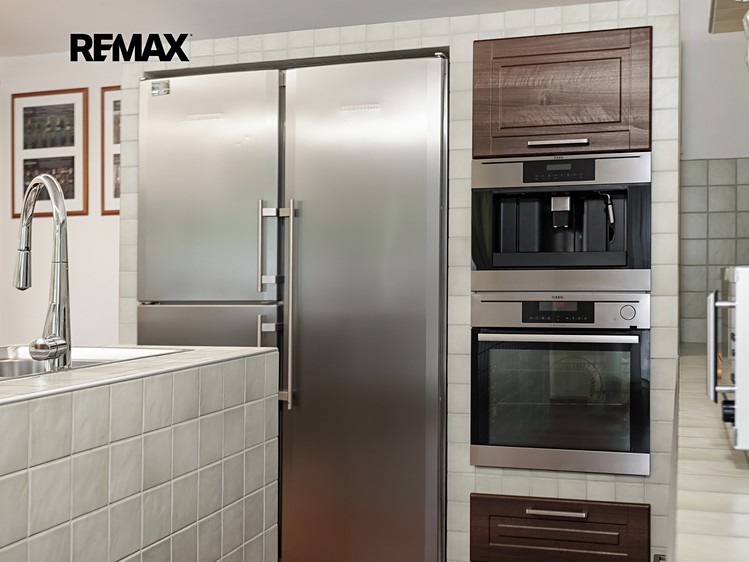 Prodej vícegeneračního domu 470 m², pozemek 3 949 m² - foto 7