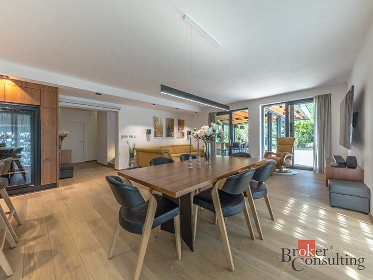 Prodej  rodinného domu 220 m², pozemek 1 012 m² - foto 3