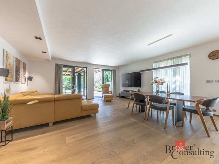 Prodej  rodinného domu 220 m², pozemek 1 012 m² - foto 5