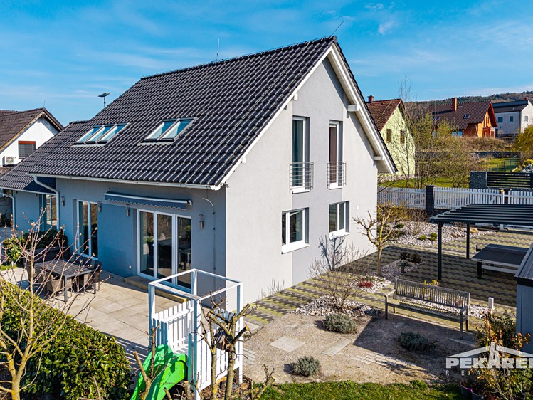 Prodej rodinného domu 179 m², pozemek 1 078 m² - foto 1