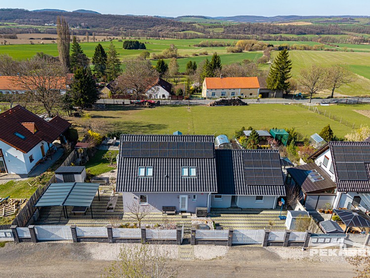 Prodej rodinného domu 179 m², pozemek 1 078 m² - foto 6