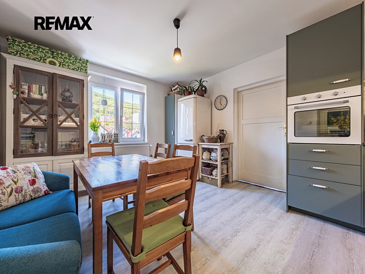 Prodej rodinného domu 260 m², pozemek 180 m² - foto 5