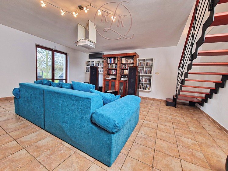 Prodej rodinného domu 260 m², pozemek 800 m² - foto 7
