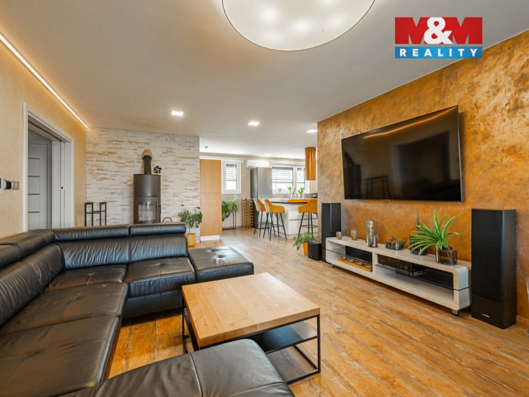 Prodej rodinného domu 152 m², pozemek 1 328 m² - foto 2