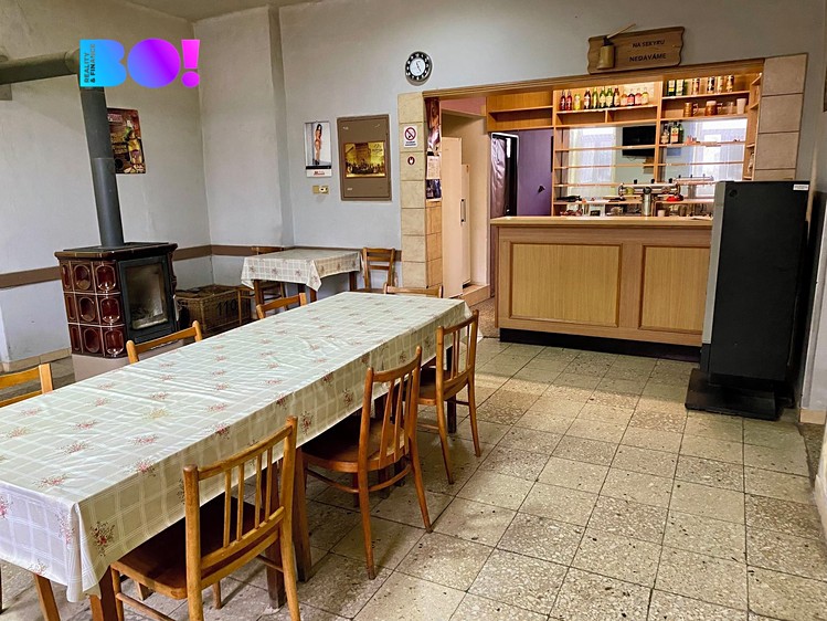 Prodej rodinného domu 280 m², pozemek 301 m² - foto 2