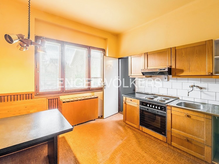 Prodej rodinného domu 300 m², pozemek 904 m² - foto 6