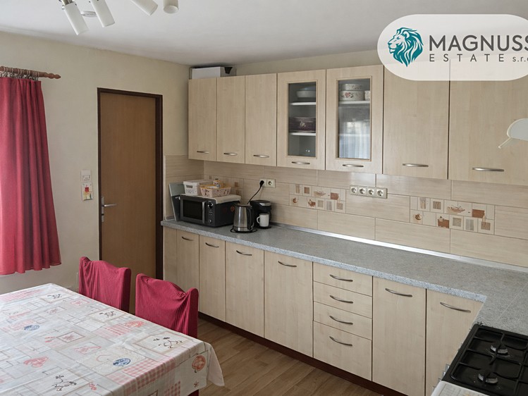 Prodej  rodinného domu 221 m², pozemek 1 800 m² - foto 5