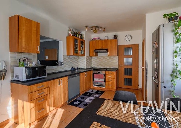 Prodej rodinného domu 205 m², pozemek 1 207 m² - foto 2